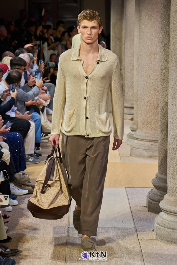 Giorgio Armani Leans Into a Lax & Leisurely SS27. 사진=Vogue Runway, K trendy NEWS DB ⓒ케이 트렌디뉴스 무단전재 및 수집, 재배포금지