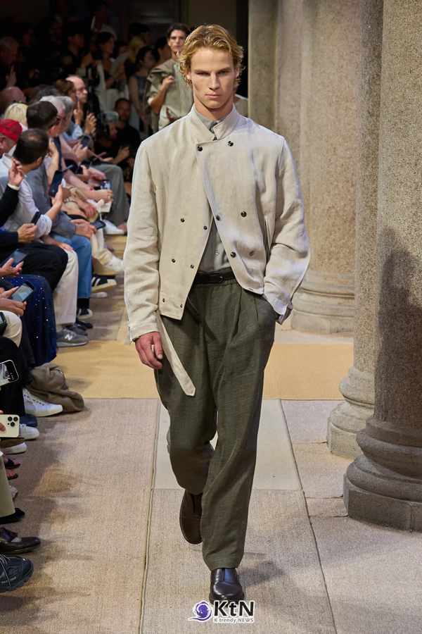 Giorgio Armani Leans Into a Lax & Leisurely SS27. 사진=Vogue Runway, K trendy NEWS DB ⓒ케이 트렌디뉴스 무단전재 및 수집, 재배포금지
