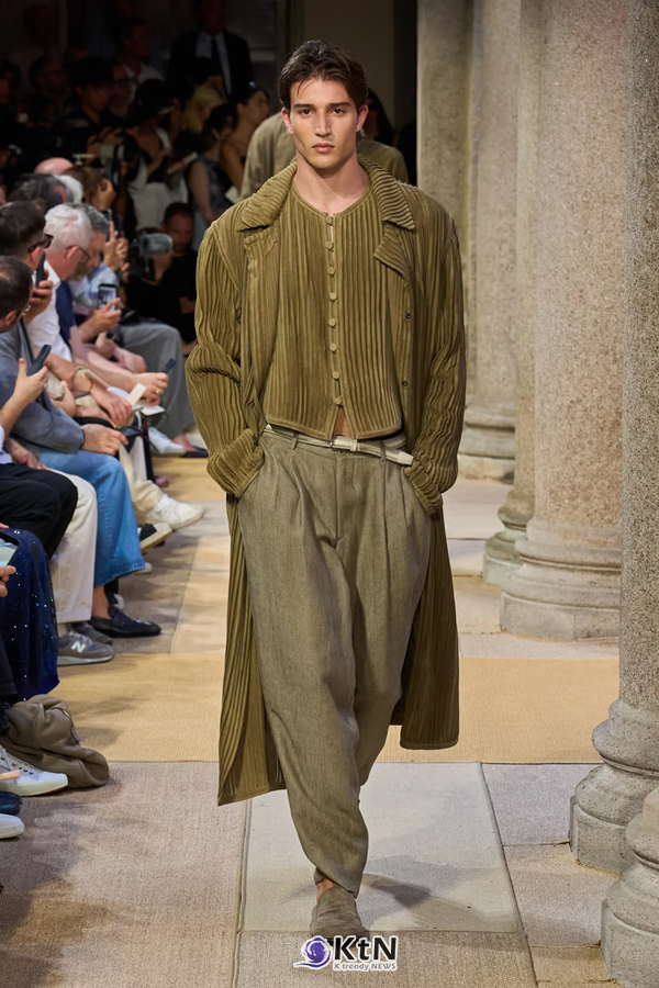 Giorgio Armani Leans Into a Lax & Leisurely SS27. 사진=Vogue Runway, K trendy NEWS DB ⓒ케이 트렌디뉴스 무단전재 및 수집, 재배포금지
