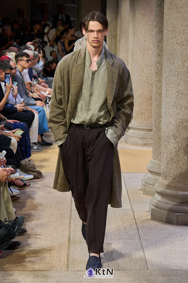 Giorgio Armani Leans Into a Lax & Leisurely SS27. 사진=Vogue Runway, K trendy NEWS DB ⓒ케이 트렌디뉴스 무단전재 및 수집, 재배포금지