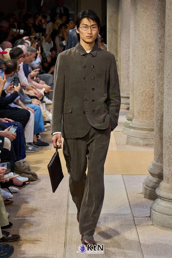 Giorgio Armani Leans Into a Lax & Leisurely SS27. 사진=Vogue Runway, K trendy NEWS DB ⓒ케이 트렌디뉴스 무단전재 및 수집, 재배포금지