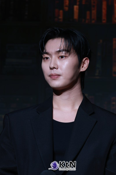 [KtN 포토] 서스펜스 눈빛 '맨 끝줄 소년' 최현욱  사진=2026. 06.24  K trendy NEWS DB ⓒ케이 트렌디뉴스 무단전재 및 수집, 재배포금지