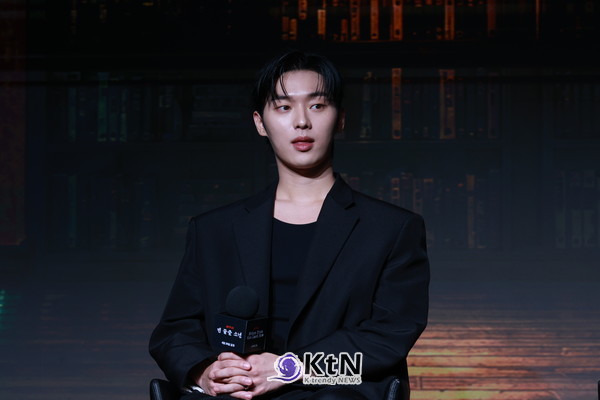 [KtN 포토] '맨 끝줄 소년' 최현욱, 이중적인 묘한 분위기가 찰떡! 진=2026. 06.24  K trendy NEWS DB ⓒ케이 트렌디뉴스 무단전재 및 수집, 재배포금지