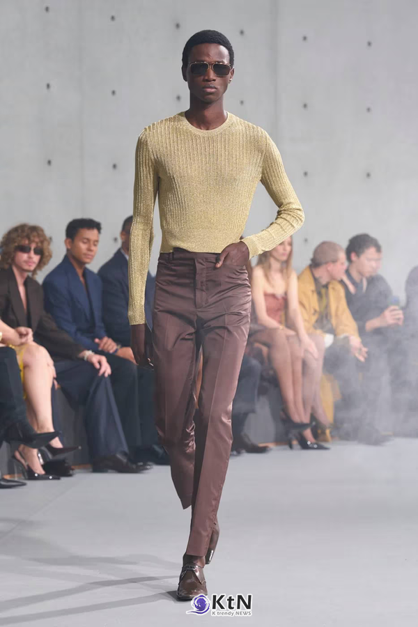 Saint Laurent Summer 2027 Menswear Emerges From the Fog. 사진=Saint Laurent, K trendy NEWS DB ⓒ케이 트렌디뉴스 무단전재 및 수집, 재배포금지