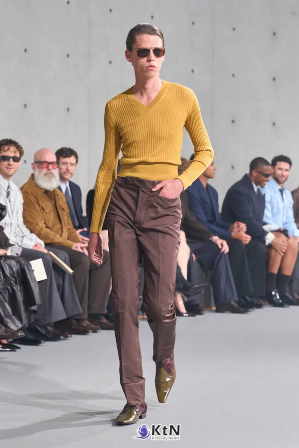 Saint Laurent Summer 2027 Menswear Emerges From the Fog. 사진=Saint Laurent, K trendy NEWS DB ⓒ케이 트렌디뉴스 무단전재 및 수집, 재배포금지