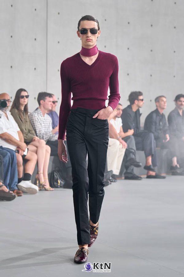 Saint Laurent Summer 2027 Menswear Emerges From the Fog. 사진=Saint Laurent, K trendy NEWS DB ⓒ케이 트렌디뉴스 무단전재 및 수집, 재배포금지