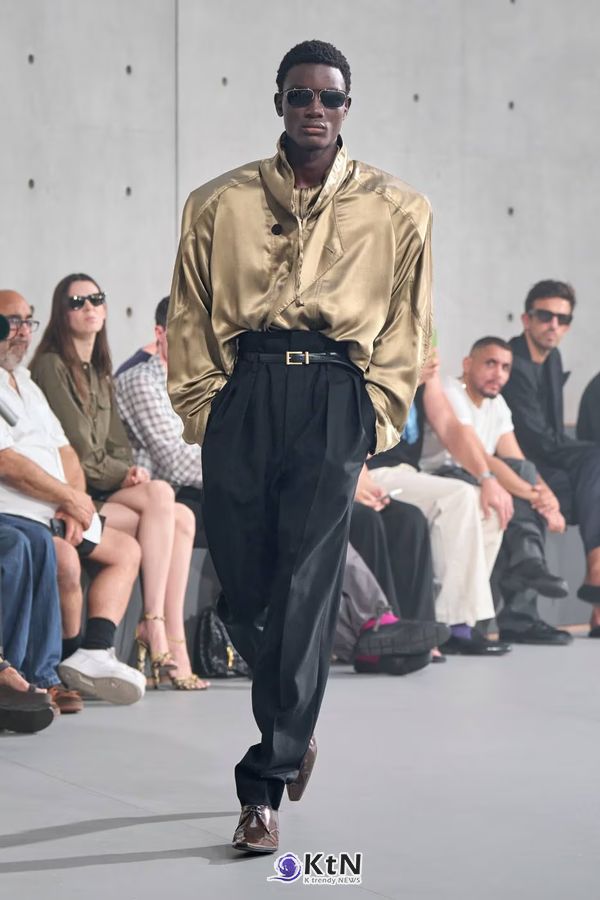 Saint Laurent Summer 2027 Menswear Emerges From the Fog. 사진=Saint Laurent, K trendy NEWS DB ⓒ케이 트렌디뉴스 무단전재 및 수집, 재배포금지