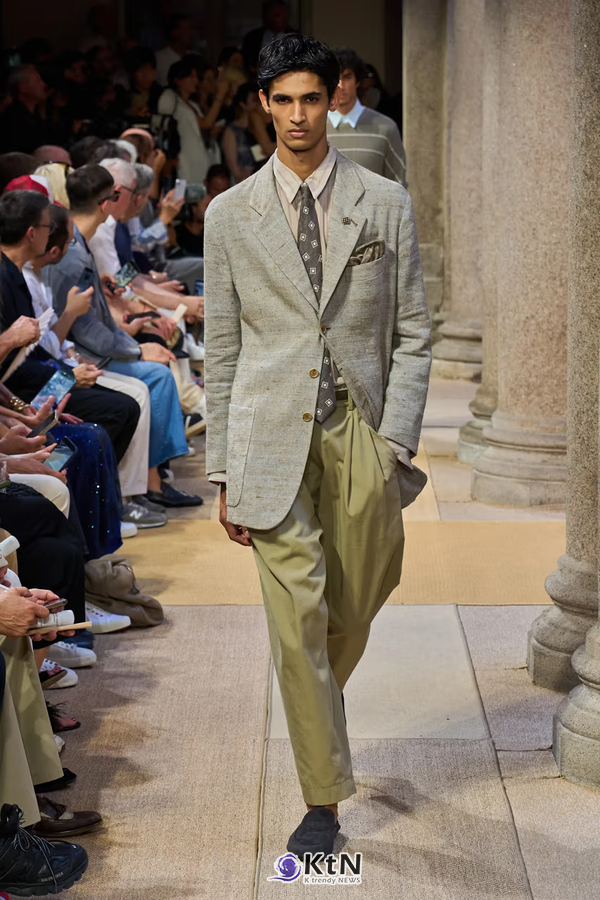 Giorgio Armani Leans Into a Lax & Leisurely SS27. 사진=Vogue Runway, K trendy NEWS DB ⓒ케이 트렌디뉴스 무단전재 및 수집, 재배포금지