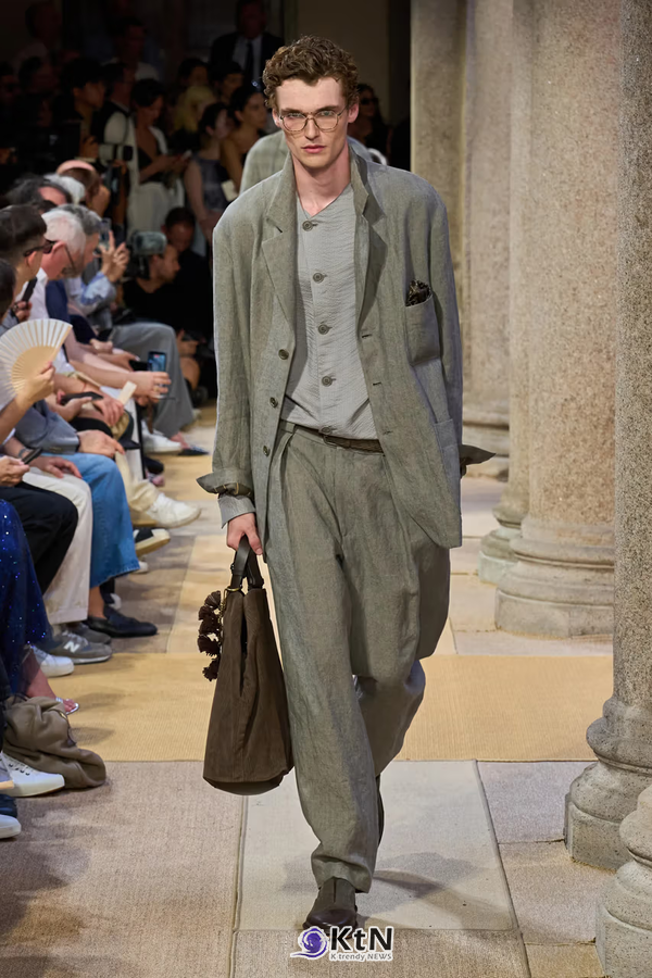 Giorgio Armani Leans Into a Lax & Leisurely SS27. 사진=Vogue Runway, K trendy NEWS DB ⓒ케이 트렌디뉴스 무단전재 및 수집, 재배포금지