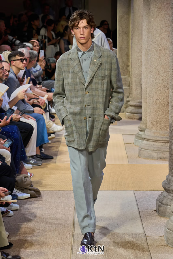 Giorgio Armani Leans Into a Lax & Leisurely SS27. 사진=Vogue Runway, K trendy NEWS DB ⓒ케이 트렌디뉴스 무단전재 및 수집, 재배포금지