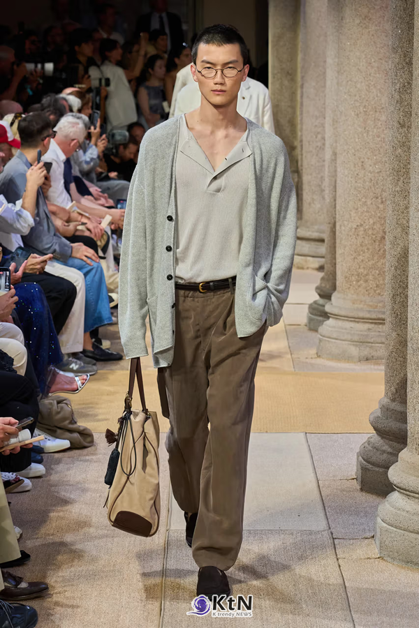 Giorgio Armani Leans Into a Lax & Leisurely SS27. 사진=Vogue Runway, K trendy NEWS DB ⓒ케이 트렌디뉴스 무단전재 및 수집, 재배포금지
