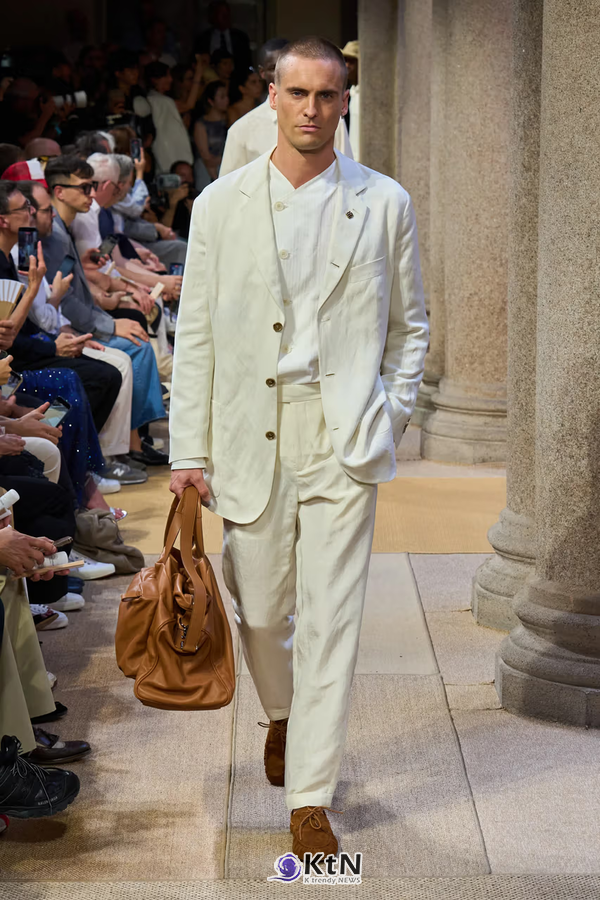 Giorgio Armani Leans Into a Lax & Leisurely SS27. 사진=Vogue Runway, K trendy NEWS DB ⓒ케이 트렌디뉴스 무단전재 및 수집, 재배포금지
