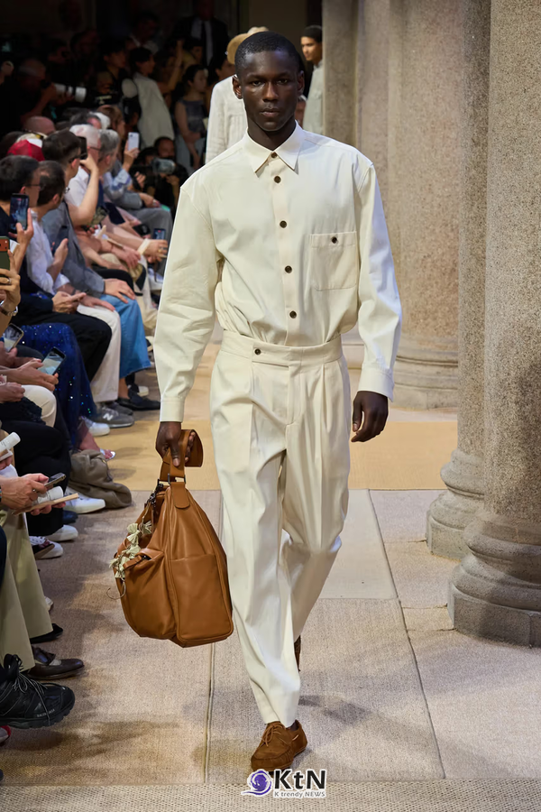 Giorgio Armani Leans Into a Lax & Leisurely SS27. 사진=Vogue Runway, K trendy NEWS DB ⓒ케이 트렌디뉴스 무단전재 및 수집, 재배포금지