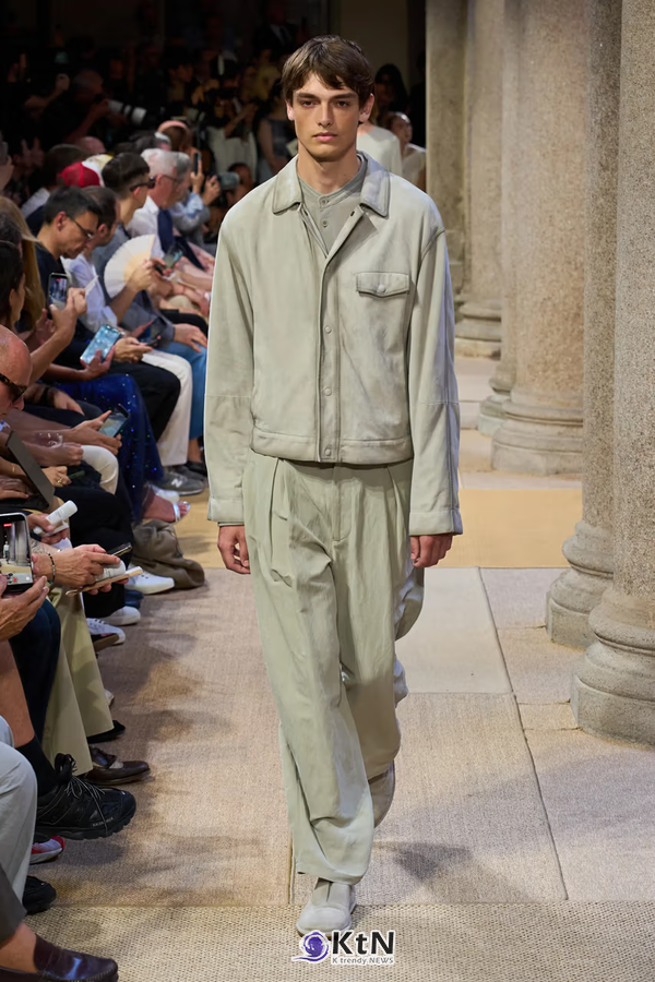 Giorgio Armani Leans Into a Lax & Leisurely SS27. 사진=Vogue Runway, K trendy NEWS DB ⓒ케이 트렌디뉴스 무단전재 및 수집, 재배포금지
