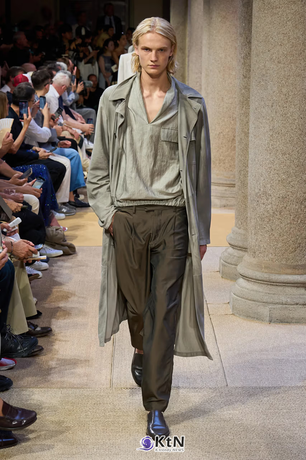 Giorgio Armani Leans Into a Lax & Leisurely SS27. 사진=Vogue Runway, K trendy NEWS DB ⓒ케이 트렌디뉴스 무단전재 및 수집, 재배포금지
