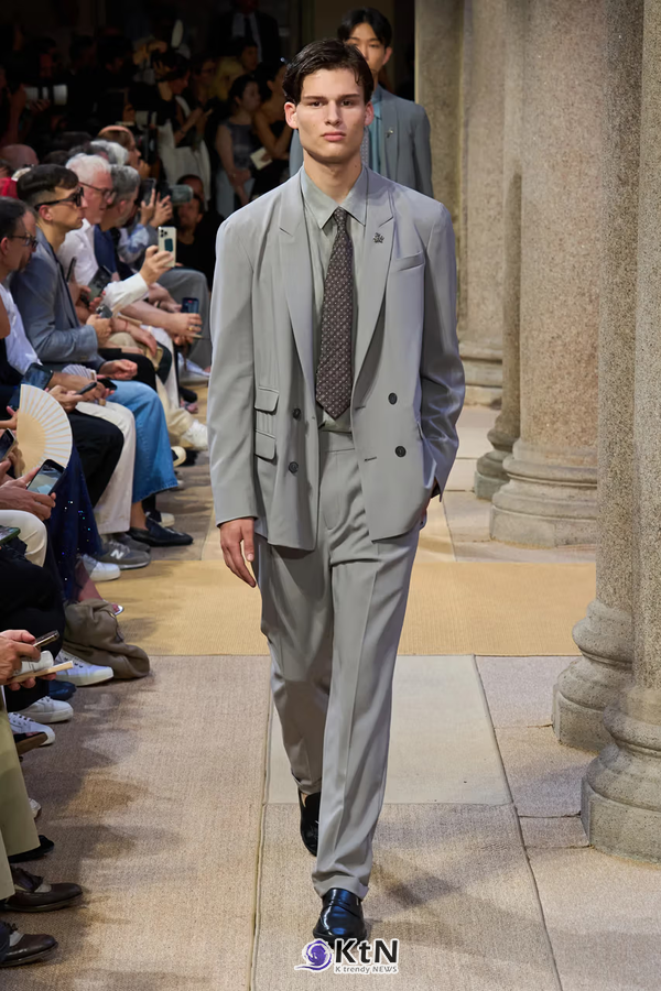 Giorgio Armani Leans Into a Lax & Leisurely SS27. 사진=Vogue Runway, K trendy NEWS DB ⓒ케이 트렌디뉴스 무단전재 및 수집, 재배포금지