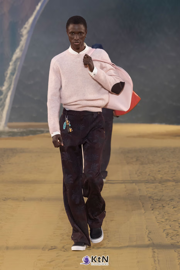 Pharrell Presents the Surfer-Coded Dandy Experience For Louis Vuitton SS27. 사진=Louis Vuitton, K trendy NEWS DB ⓒ케이 트렌디뉴스 무단전재 및 수집, 재배포금지