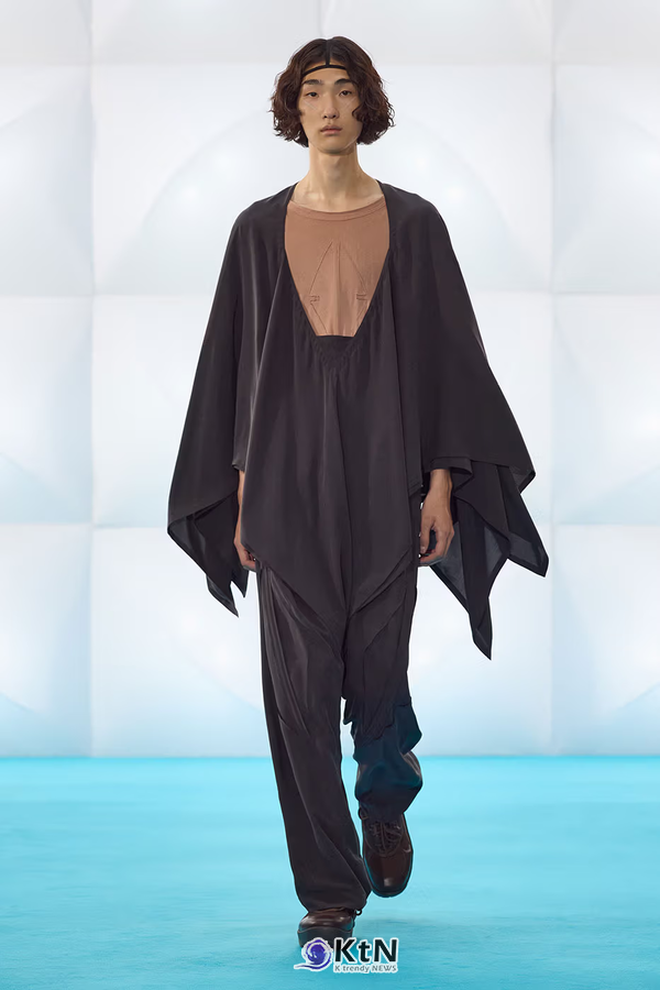 Kiko Kostadinov SS27 Distorts Materiality With "EXTROFLEXION"  사진=Kiko Kostadinov, K trendy NEWS DB ⓒ케이 트렌디뉴스 무단전재 및 수집, 재배포금지