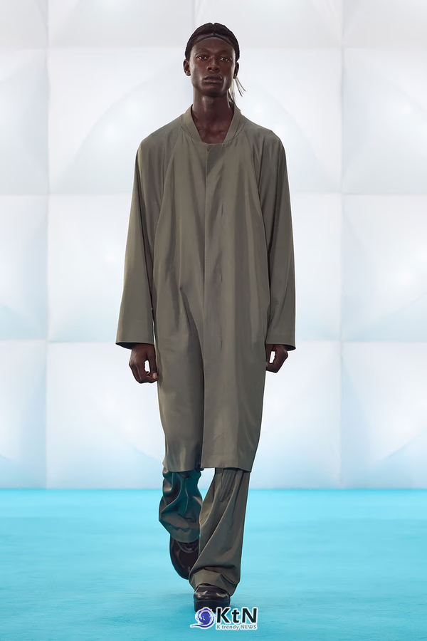 Kiko Kostadinov SS27 Distorts Materiality With "EXTROFLEXION"  사진=Kiko Kostadinov, K trendy NEWS DB ⓒ케이 트렌디뉴스 무단전재 및 수집, 재배포금지
