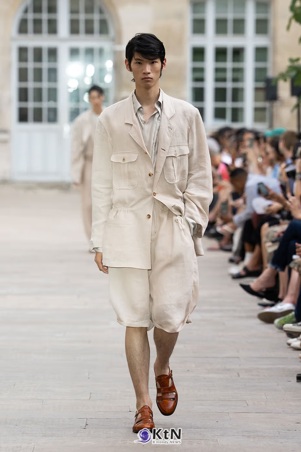 SOSHIOTSUKI SS27 Subverts Tailoring with Dalí-Inspired "Melting" Silhouettes  사진=SOSHIOTSUKI, K trendy NEWS DB ⓒ케이 트렌디뉴스 무단전재 및 수집, 재배포금지