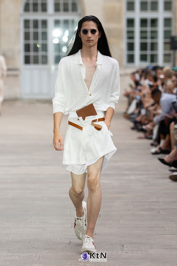 SOSHIOTSUKI SS27 Subverts Tailoring with Dalí-Inspired "Melting" Silhouettes  사진=SOSHIOTSUKI, K trendy NEWS DB ⓒ케이 트렌디뉴스 무단전재 및 수집, 재배포금지