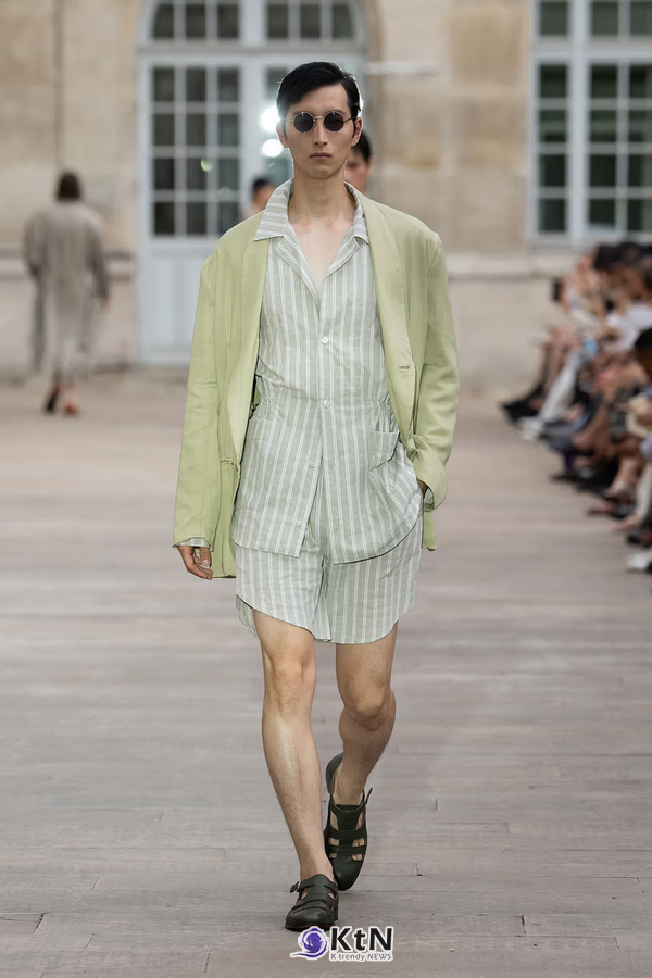 SOSHIOTSUKI SS27 Subverts Tailoring with Dalí-Inspired "Melting" Silhouettes  사진=SOSHIOTSUKI, K trendy NEWS DB ⓒ케이 트렌디뉴스 무단전재 및 수집, 재배포금지