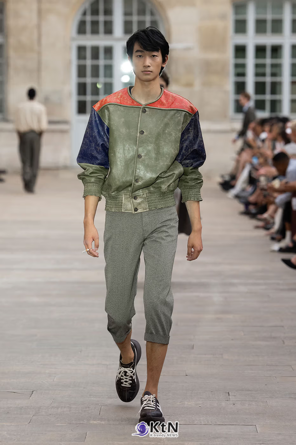 SOSHIOTSUKI SS27 Subverts Tailoring with Dalí-Inspired "Melting" Silhouettes  사진=SOSHIOTSUKI, K trendy NEWS DB ⓒ케이 트렌디뉴스 무단전재 및 수집, 재배포금지