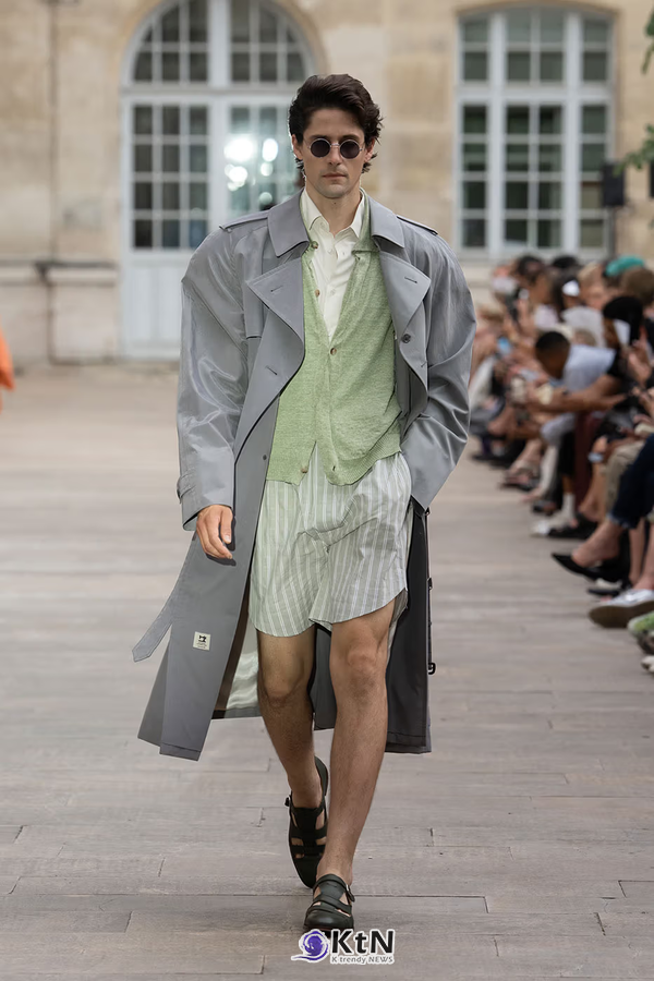 SOSHIOTSUKI SS27 Subverts Tailoring with Dalí-Inspired "Melting" Silhouettes  사진=SOSHIOTSUKI, K trendy NEWS DB ⓒ케이 트렌디뉴스 무단전재 및 수집, 재배포금지