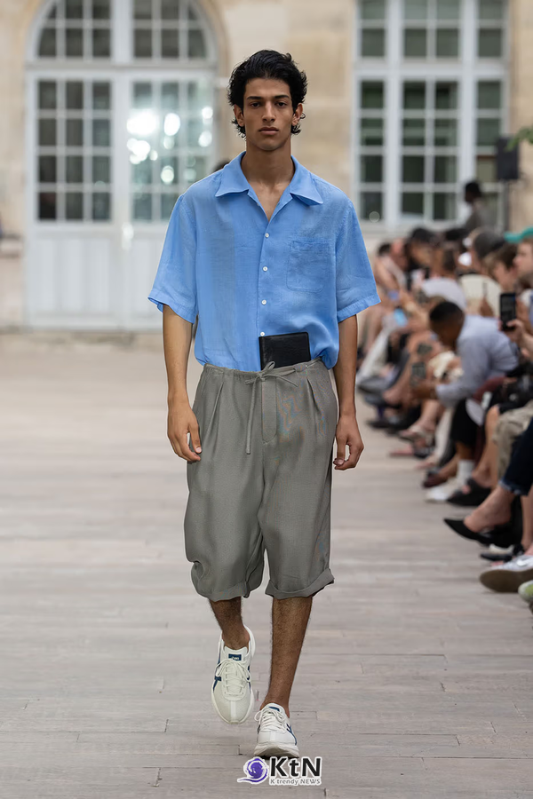 SOSHIOTSUKI SS27 Subverts Tailoring with Dalí-Inspired "Melting" Silhouettes  사진=SOSHIOTSUKI, K trendy NEWS DB ⓒ케이 트렌디뉴스 무단전재 및 수집, 재배포금지