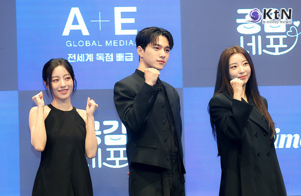 6월 30일 오후 서울 구로구에 위치한 신도림 더세인트에서 드라마 ‘공감세포’의 제작발표회가 진행됐다. 행사에는 배우 김명수, 강민아, 권소현, 김칠봉 감독이 참석해 다양한 이야기를 나누었다.  사진=2026. 06.30  K trendy NEWS DB ⓒ케이 트렌디뉴스 무단전재 및 수집, 재배포금지