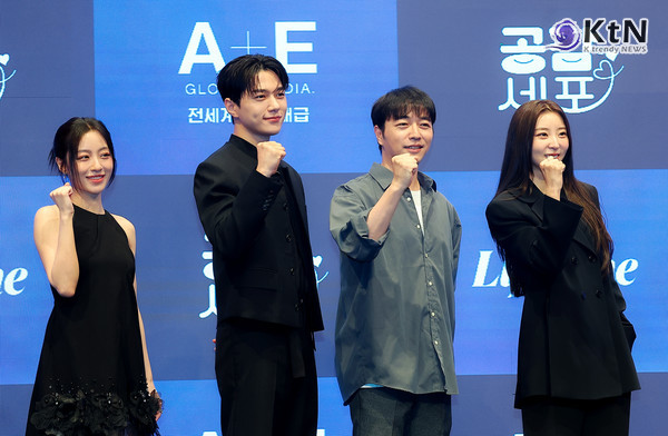 [KtN 현장] ‘김칠봉 감독이 ‘공감세포’ 제작발표회에서 김명수, 강민아, 권소현을 캐스팅한 이유를 직접 밝히며 세 배우가 완성할 감정 전이 로맨스에 기대감을 높였다. 사진=2026. 06.30  K trendy NEWS DB ⓒ케이 트렌디뉴스 무단전재 및 수집, 재배포금지