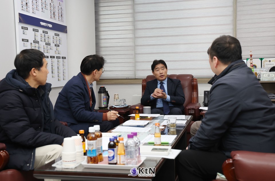 김운남 의장은 ‘고양시의 일꾼’이라는 정체성을 유지하면서도, 경기도 전체의 조례와 재정 정책을 리드할 수 있는 ‘광역 정책가’로서의 전문성을 입증해야 한다./사진=고양시의회, K trendy NEWS DB ⓒ케이 트렌디뉴스 무단전재 및 수집, 재배포금지