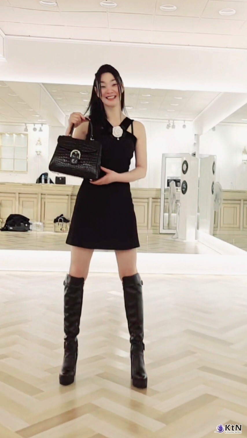 아티스트 미나(Mina) / Alexander Feri Brand Day Fashion Show. 사진=K trendy NEWS DB ⓒ케이 트렌디뉴스 무단전재 및 수집, 재배포금지