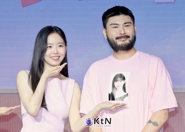 [KtN 현장] '모솔연애2' 카더가든, 강한나 얼굴 티셔츠 입고 등장 내겐 위인… 프러포즈보다 무겁다  사진=2026. 07.01  K trendy NEWS DB ⓒ케이 트렌디뉴스 무단전재 및 수집, 재배포금지