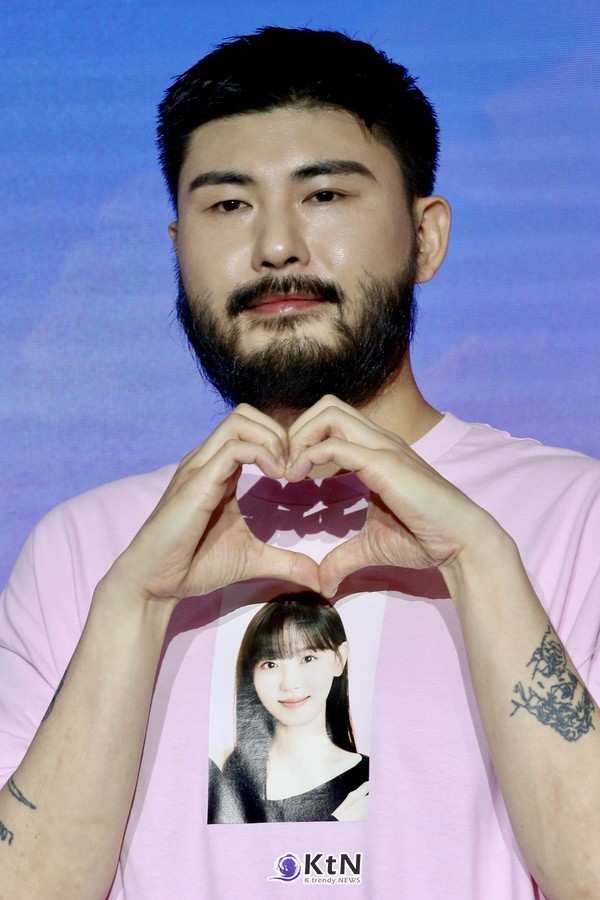 [KtN 현장] '모솔연애2' 카더가든, 강한나 얼굴 티셔츠 입고 등장 내겐 위인… 프러포즈보다 무겁다  사진=2026. 07.01  K trendy NEWS DB ⓒ케이 트렌디뉴스 무단전재 및 수집, 재배포금지