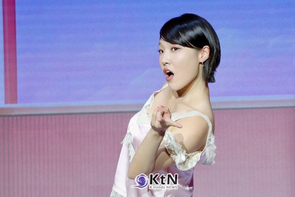 [KtN 현장] 이은지가 '모솔연애2' 제작발표회에서 시즌2에 대한 자신감을 드러냈다. 시즌1에 이어 ‘썸메이커스’로 다시 합류한 이은지는 연애 리얼리티 시즌2의 재미를 강조하며 현장 분위기를 유쾌하게 이끌었다.   사진=2026. 07.01  K trendy NEWS DB ⓒ케이 트렌디뉴스 무단전재 및 수집, 재배포금지