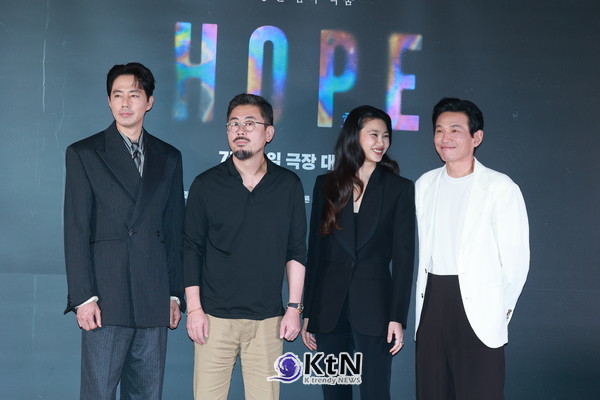 베일 벗은 나홍진 '호프', 156분간 휘몰아친 SF 충격파…올해 가장 뜨거운 논쟁작 예고 [리포트]   사진=2026. 07.06  K trendy NEWS DB ⓒ케이 트렌디뉴스 무단전재 및 수집, 재배포금지