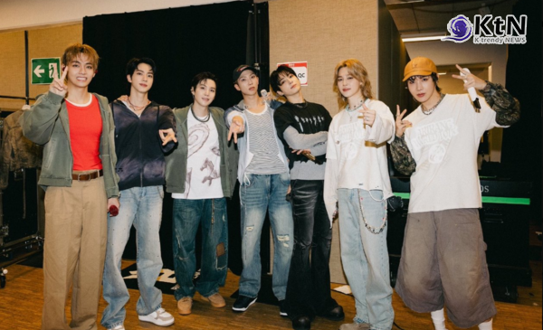 '잔디가 방탄소년단(BTS: RM, 진, 슈가, 제이홉, 지민, 뷔, 정국) 보다 중요하냐'칠레 아미, 대통령궁 앞 시위에 정부 결국 굴복?  사진=2026. 07.06  빅히트뮤직   K trendy NEWS DB ⓒ케이 트렌디뉴스 무단전재 및 수집, 재배포금지