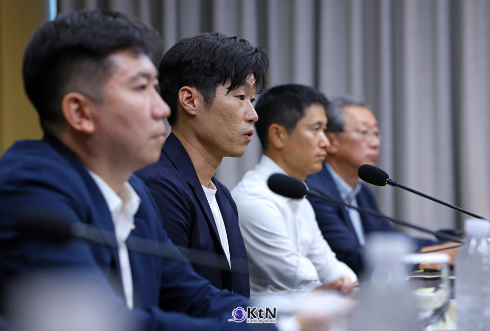 박지성·유승민 투톱 체제로 재편된 K-축구 혁신위원회/사진=문화체육관광부, K trendy NEWS DB ⓒ케이 트렌디뉴스 무단전재 및 수집, 재배포금지