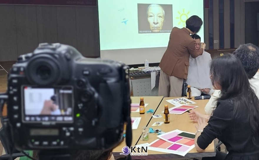 사진 촬영에서는 오픈 페이스가 더 중요해진다. 카메라 앞에서는 얼굴의 작은 차이도 오래 남는다. 한쪽 얼굴은 조명에서 그림자가 적게 생기고, 다른 한쪽은 턱선이 더 무겁게 보일 수 있다.  /사진=K trendy NEWS DB ⓒ케이 트렌디뉴스 무단전재 및 수집, 재배포금지
