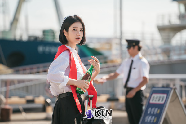 신예은 닥터 섬보이, 공식 스틸  사진=KT스튜디오지니, K trendy NEWS DB ⓒ케이 트렌디뉴스 무단전재 및 수집, 재배포금지