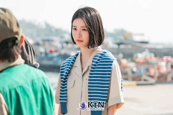 신예은 닥터 섬보이, 공식 스틸  사진=KT스튜디오지니, K trendy NEWS DB ⓒ케이 트렌디뉴스 무단전재 및 수집, 재배포금지