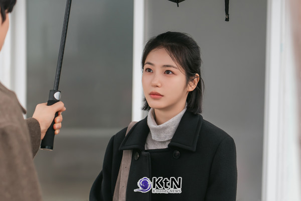 신예은 닥터 섬보이, 공식 스틸  사진=KT스튜디오지니, K trendy NEWS DB ⓒ케이 트렌디뉴스 무단전재 및 수집, 재배포금지