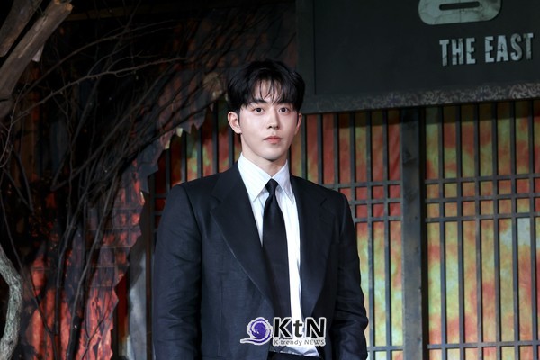 [KtN 현장포토] 베일 벗은 넷플릭스 '동궁'…남주혁, 다크 판타지 액션으로 컴백  사진=2026. 07.08  배우 조승우, 노윤서, 남주혁이 8일 오전 서울 영등포구 페어몬트 앰배서더 서울에서 열린 넷플릭스 시리즈 '동궁' 제작발표회에 참석해 포토타임을 갖고 있다.  K trendy NEWS DB ⓒ케이 트렌디뉴스 무단전재 및 수집, 재배포금지