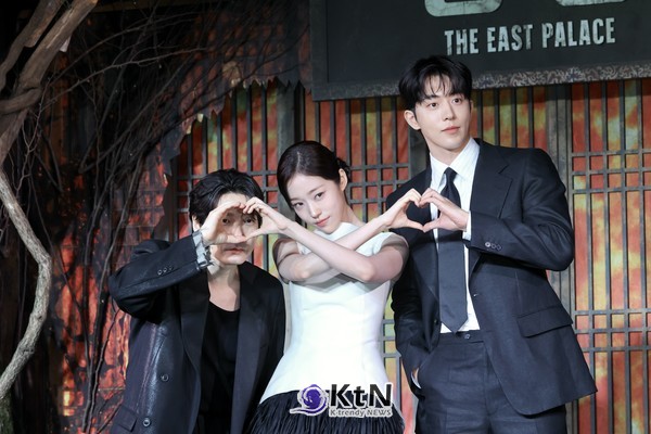 [KtN 현장포토] 노윤서 손하트에 '쏙'…조승우·남주혁, 현장 초토화시킨 '동궁'의 완벽한 합  사진=2026. 07.08  K trendy NEWS DB ⓒ케이 트렌디뉴스 무단전재 및 수집, 재배포금지