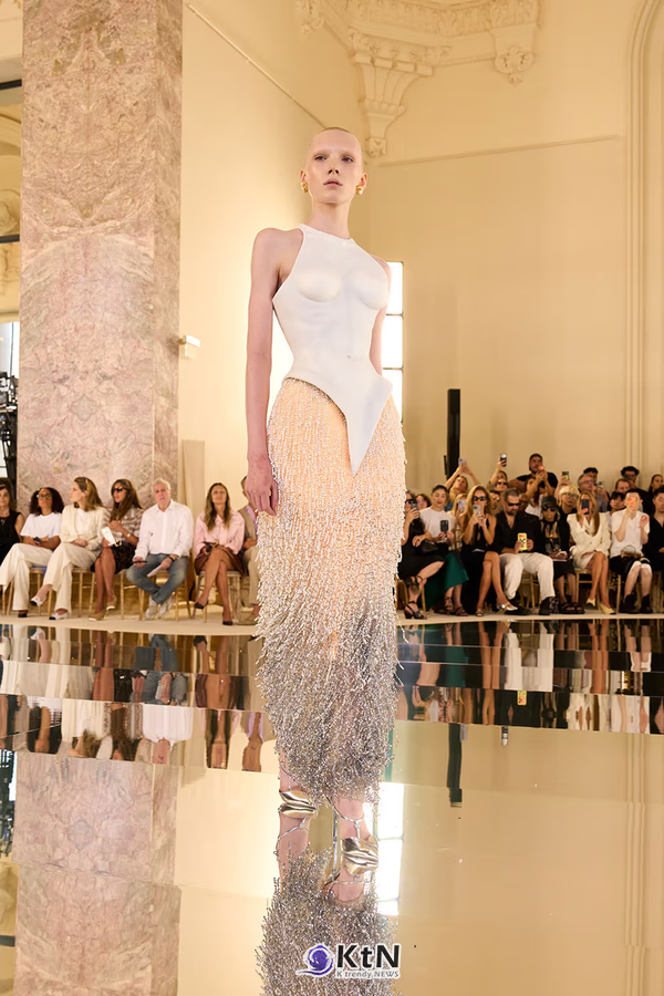 Schiaparelli FW27 Haute Couture Rejects Formulas for "The Call of the Void" 사진=Schiaparelli, K trendy NEWS DB ⓒ케이 트렌디뉴스 무단전재 및 수집, 재배포금지