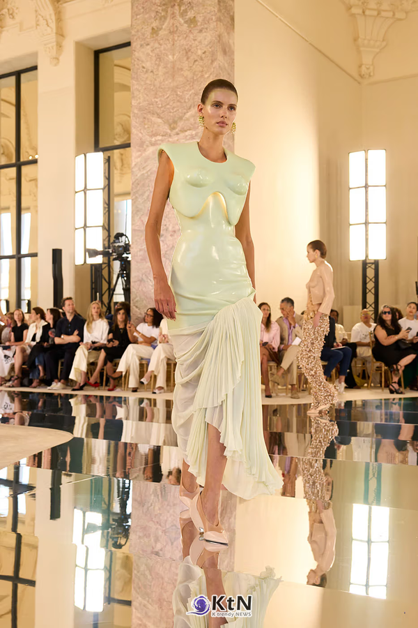 Schiaparelli FW27 Haute Couture Rejects Formulas for "The Call of the Void" 사진=Schiaparelli, K trendy NEWS DB ⓒ케이 트렌디뉴스 무단전재 및 수집, 재배포금지