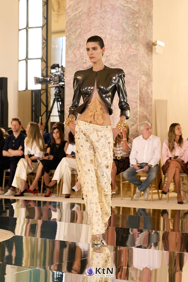 Schiaparelli FW27 Haute Couture Rejects Formulas for "The Call of the Void" 사진=Schiaparelli, K trendy NEWS DB ⓒ케이 트렌디뉴스 무단전재 및 수집, 재배포금지