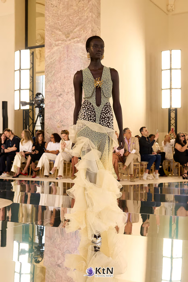 Schiaparelli FW27 Haute Couture Rejects Formulas for "The Call of the Void" 사진=Schiaparelli, K trendy NEWS DB ⓒ케이 트렌디뉴스 무단전재 및 수집, 재배포금지