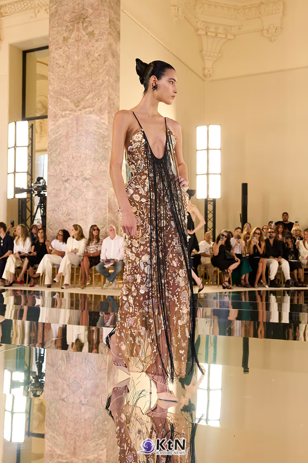 Schiaparelli FW27 Haute Couture Rejects Formulas for "The Call of the Void" 사진=Schiaparelli, K trendy NEWS DB ⓒ케이 트렌디뉴스 무단전재 및 수집, 재배포금지